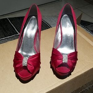 Michaelangelo diana shoe in apple red, size 8